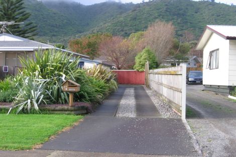 Photo of property in 25b Pehi Kupa Street, Waikanae, 5036
