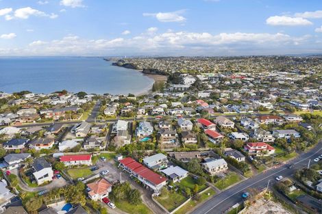 Photo of property in 2/867 Beach Road, Waiake, Auckland, 0630