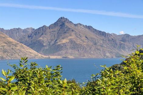 Photo of property in 14b Mckerrow Place, Sunshine Bay, Queenstown, 9300