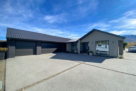 Photo of property in 48 Stratford Drive, Mount Pisa, Cromwell, 9383
