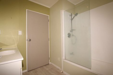 Photo of property in 2/29 Beaudine Avenue, Glenfield, Auckland, 0629