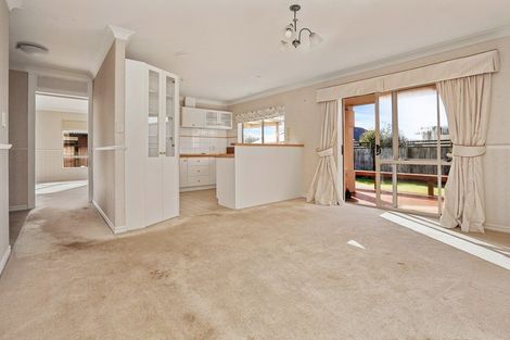 Photo of property in 12 Lucombe Place, Cambridge, 3434