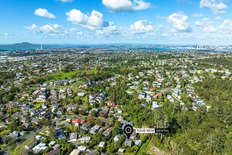 Photo of property in 2/15 Sunward Rise, Glenfield, Auckland, 0629