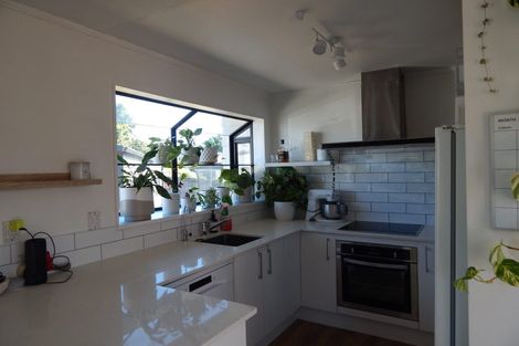 Photo of property in 7 Birdwood Road, Swanson, Auckland, 0612