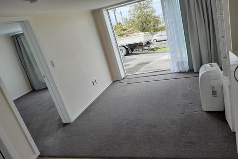 Photo of property in 6 Merville Avenue, Te Atatu South, Auckland, 0610