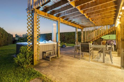 Photo of property in 1410 Whangaparaoa Road, Army Bay, Whangaparaoa, 0930