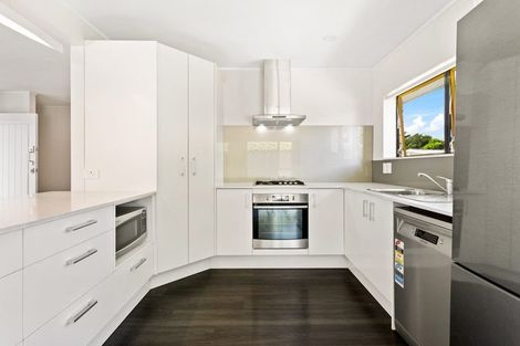 Photo of property in 2/53 Taioma Crescent, Te Atatu Peninsula, Auckland, 0610