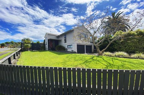 Photo of property in 24 Granville Drive, Massey, Auckland, 0614