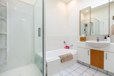 Photo of property in 10/8 Tobago Place, Sunnynook, Auckland, 0620