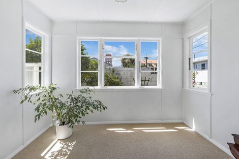 Photo of property in 240 Adelaide Road, Newtown, Wellington, 6021