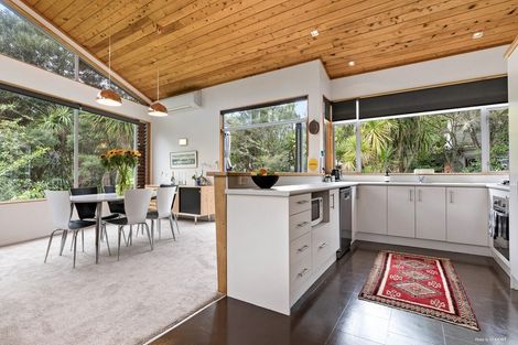 Photo of property in 6 Poturi Streams Avenue, Titirangi, Auckland, 0604