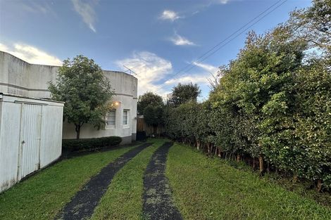 Photo of property in 2/54 Lynwood Road, New Lynn, Auckland, 0600