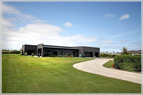 Photo of property in 16 Carex Grove, Foxton Beach, Foxton, 4815