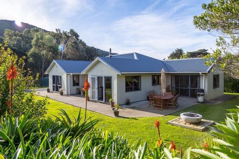 Photo of property in 5523 Masterton Castlepoint Road, Tinui, Masterton, 5889