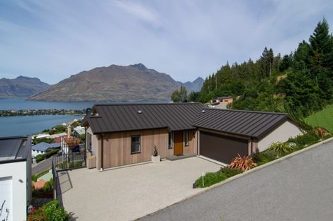 Photo of property in 3 Conifer Lane, Queenstown, 9300
