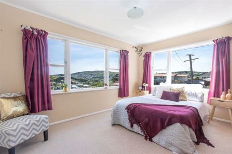 Photo of property in 17 Omega Street, Newlands, Wellington, 6037