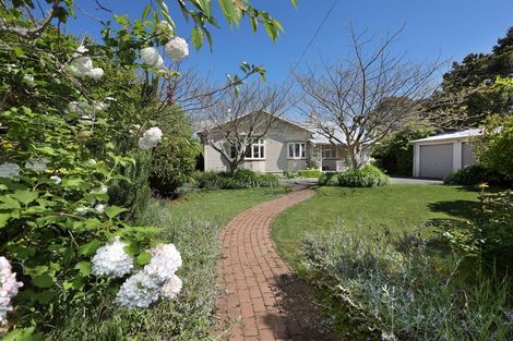 Photo of property in 6 Ross Street, Marton, 4710