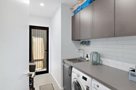 Photo of property in 2 Kotuku Lane, Hobsonville, Auckland, 0616