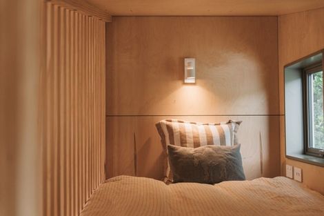 Photo of property in 118 Sutherland Road, Melrose, Wellington, 6023