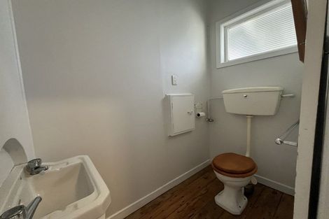 Photo of property in 54 Waiwaka Terrace, Strandon, New Plymouth, 4312