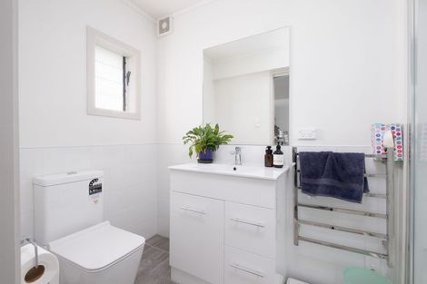 Photo of property in 32 Marlborough Avenue, Glenfield, Auckland, 0629