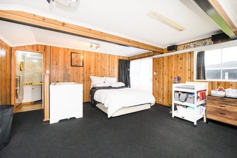 Photo of property in 6 Grange Place, Milson, Palmerston North, 4414