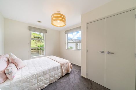 Photo of property in 10 Hollyford Place, Aotea, Porirua, 5024
