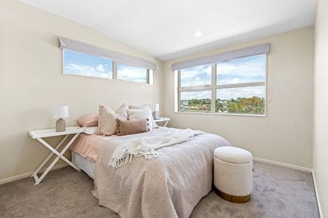 Photo of property in 17 Limmer Place, Browns Bay, Auckland, 0632