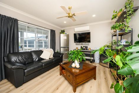 Photo of property in 6 Grange Place, Milson, Palmerston North, 4414