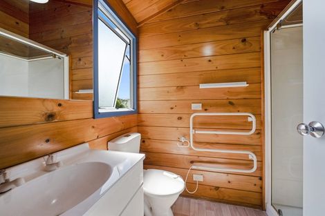 Photo of property in 9 Empressa Heights, Helensville, 0800