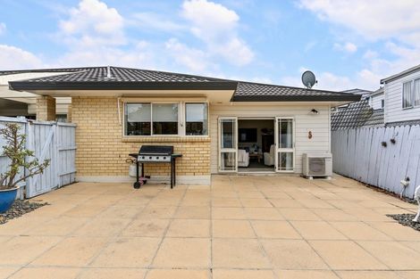 Photo of property in 1/20 Solana Court, Botany Downs, Auckland, 2010