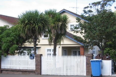Photo of property in 45 Severn Street, Island Bay, Wellington, 6023