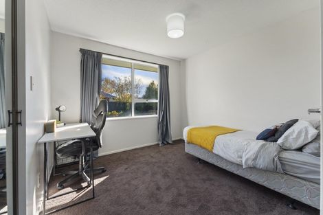 Photo of property in 6 Clivedon Place, Redwood, Christchurch, 8051