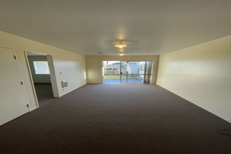 Photo of property in 1/242 Great North Road, Henderson, Auckland, 0612