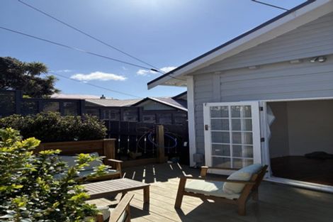 Photo of property in 71 Queens Drive, Lyall Bay, Wellington, 6022