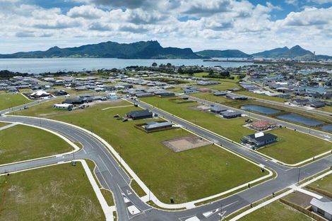 Photo of property in 15 Te Piriti Road, One Tree Point, 0118