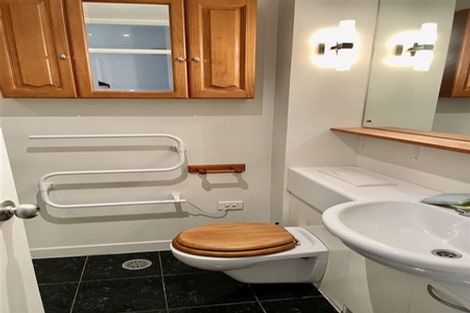 Photo of property in 2a/4 Fleet Street, Devonport, Auckland, 0624