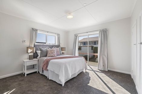 Photo of property in 94 Omata Road, Marfell, New Plymouth, 4310