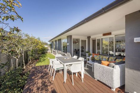 Photo of property in 8 Topping Place, Whitianga, 3510