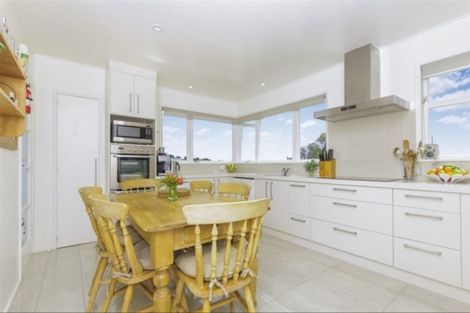Photo of property in 154 Bleakhouse Road, Mellons Bay, Auckland, 2014