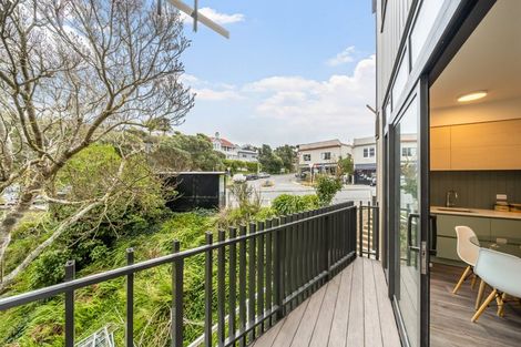 Photo of property in 52u2 Northland Road, Northland, Wellington, 6012