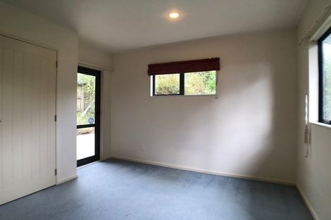 Photo of property in 12 Springwater Vale, Unsworth Heights, Auckland, 0632