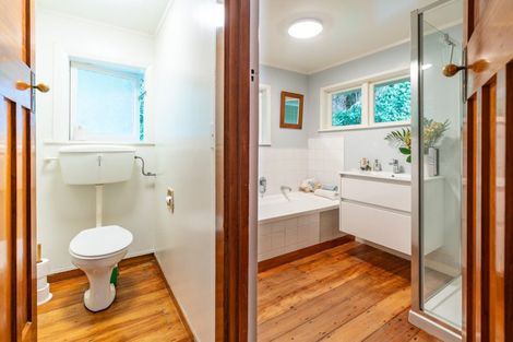 Photo of property in 46 Fortification Road, Karaka Bays, Wellington, 6022