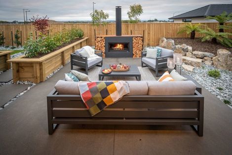 Photo of property in 9 Vogwill Road, Kumeu, 0810