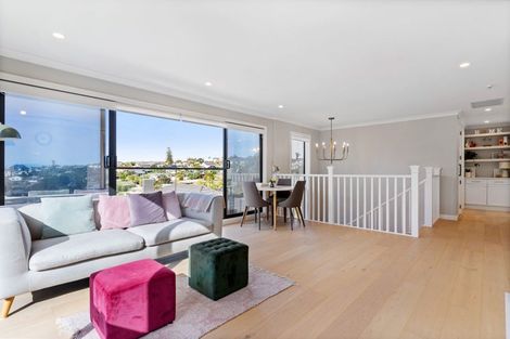 Photo of property in 6 Bevyn Street, Castor Bay, Auckland, 0620