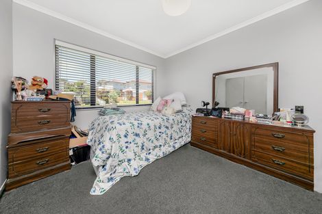 Photo of property in 63 Claverdon Drive, Massey, Auckland, 0614