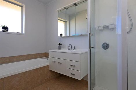 Photo of property in 11 Crichton Place, Taradale, Napier, 4112