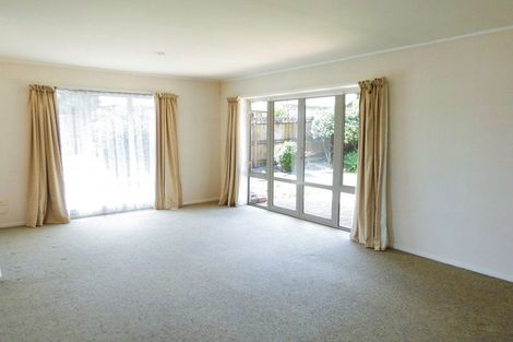 Photo of property in 72 Kingdale Road, Henderson, Auckland, 0610