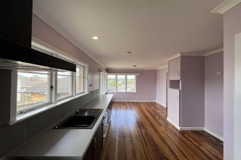 Photo of property in 2a/2 Matipo Road, Te Atatu Peninsula, Auckland, 0610