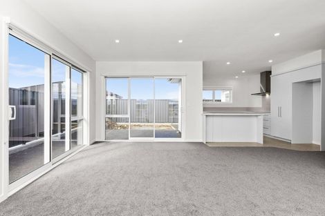 Photo of property in 102 Eriksen Road, Te Awa, Napier, 4110
